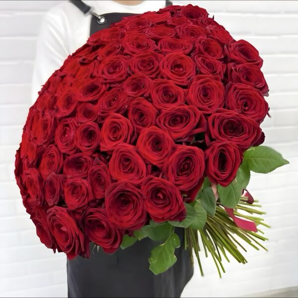 Букет из 101 красной розы Red naomi 70 см с доставкой