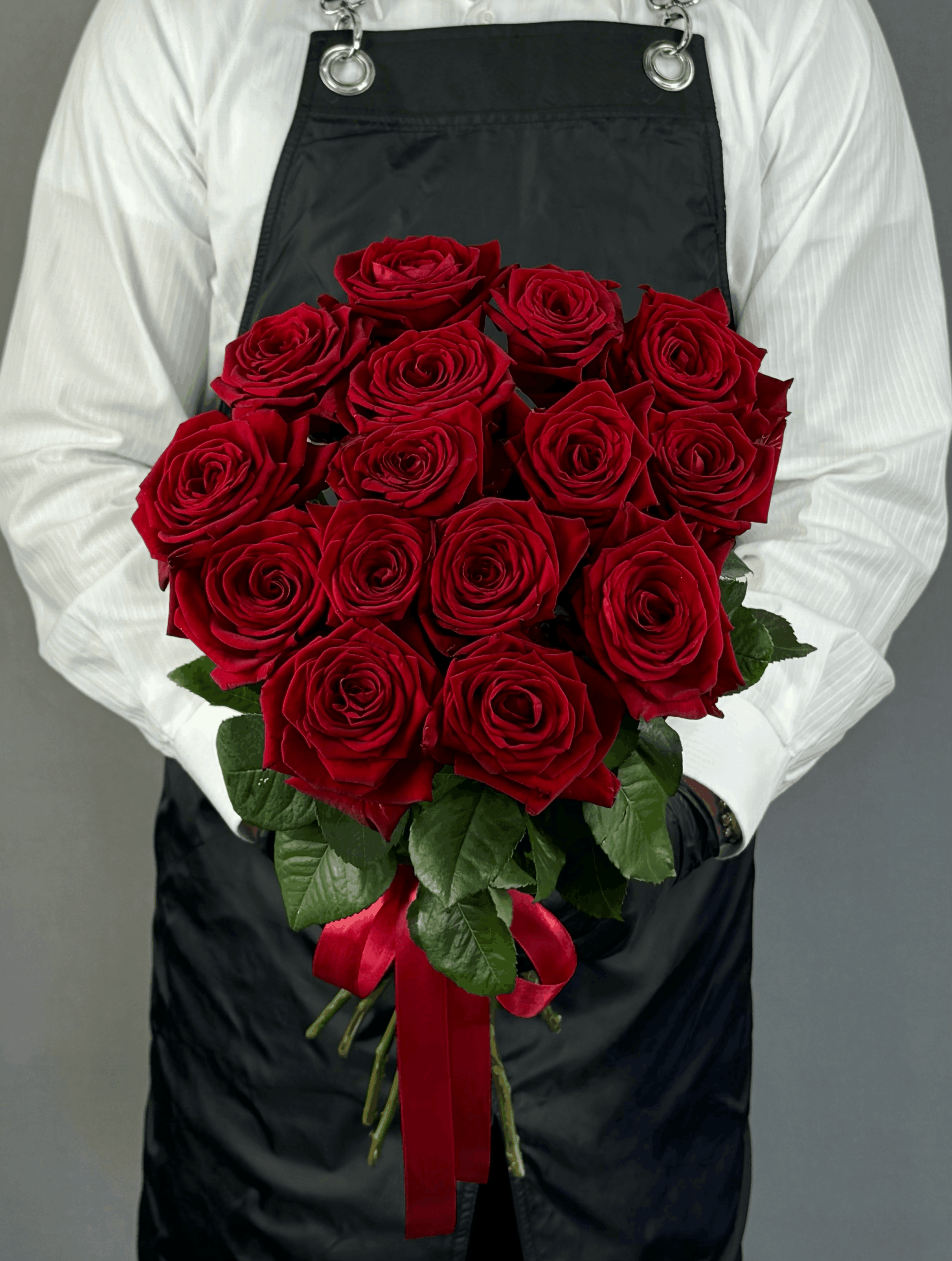 img_2971-1 Букет из 15 красных роз Red naomi 70 см с доставкой — изображение 1